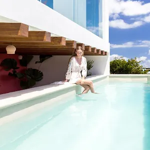 https://morgana.quintano-roohotels.com